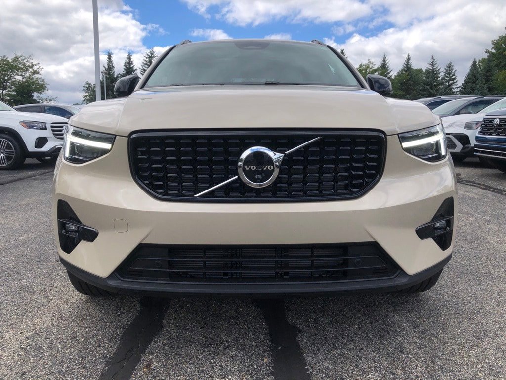 New 2026 Volvo XC40 B5 Ultra w/ Protection Package Premier AWD/4WD image 2