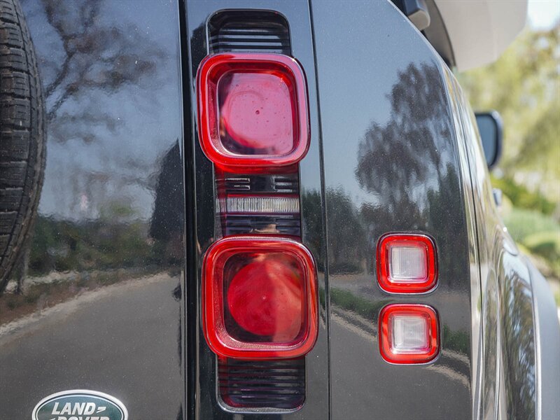 Used 2020 Land Rover Defender 110 SE AWD/4WD image 17