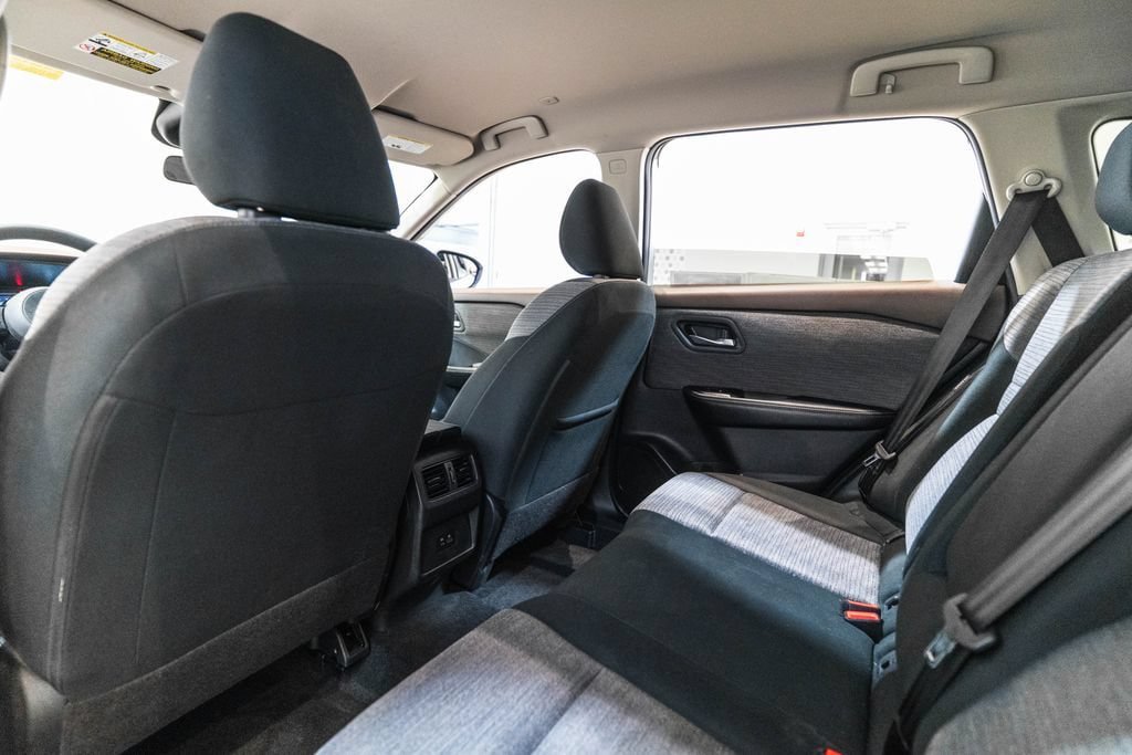 Used 2023 Nissan Rogue SV AWD/4WD image 13