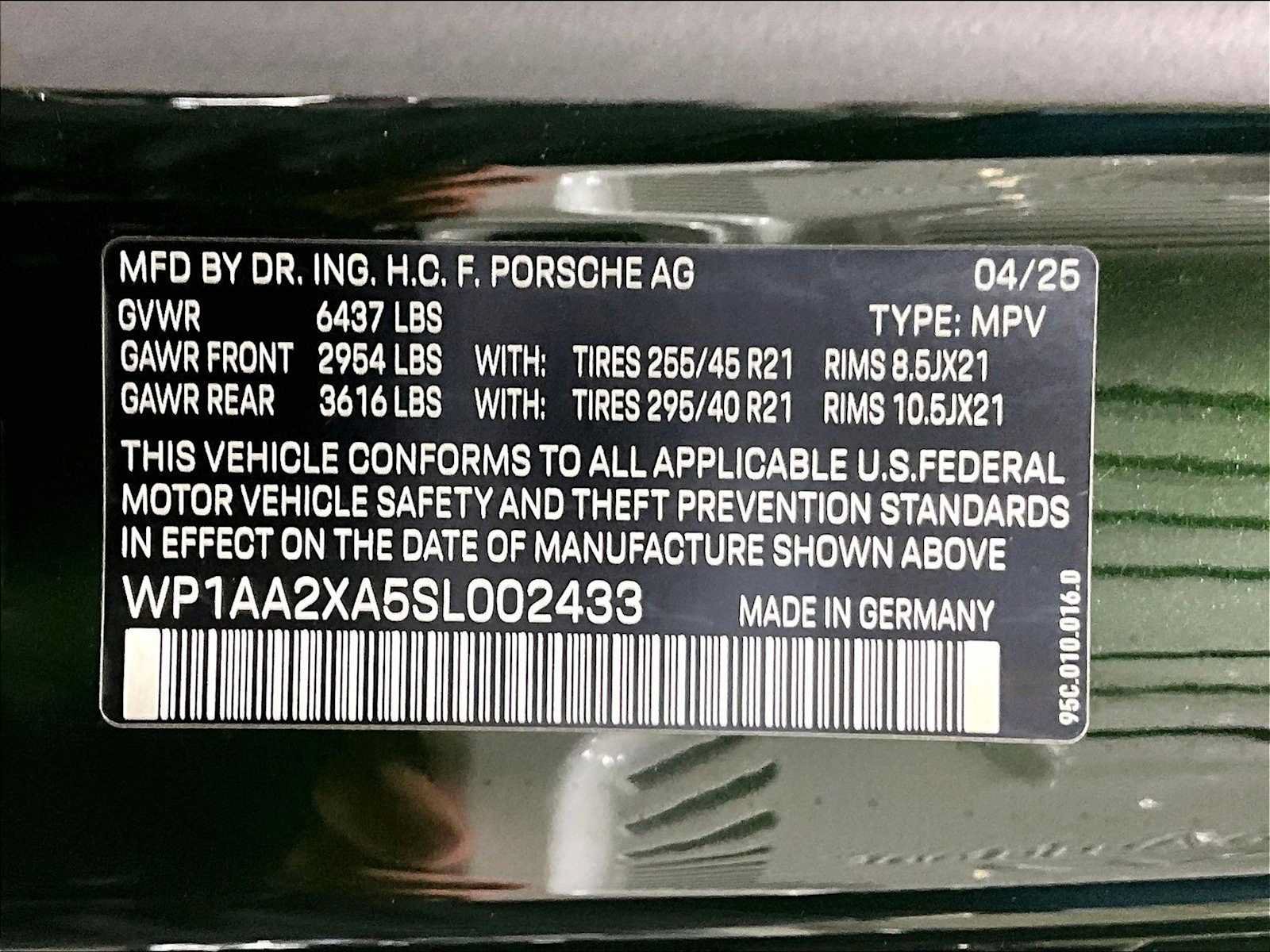 Used 2025 Porsche Macan 4 Electric AWD/4WD image 35
