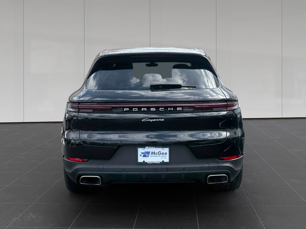Used 2025 Porsche Cayenne image 4