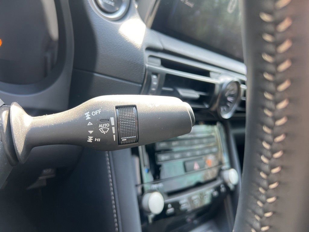 Used 2025 Lexus IS 500 500 F SPORT Performance image 27