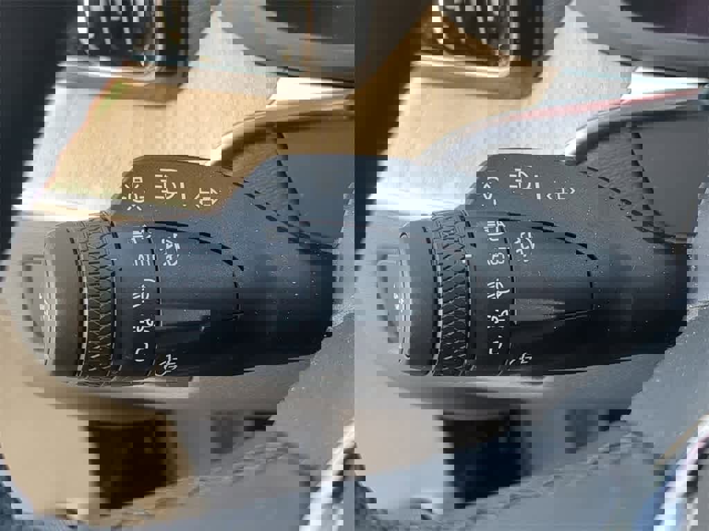 Used 2026 Volvo XC60 B5 Plus w/ Protection Package Premier image 25