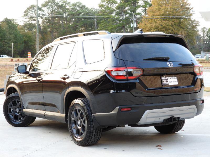 Used 2025 Honda Pilot TrailSport image 17