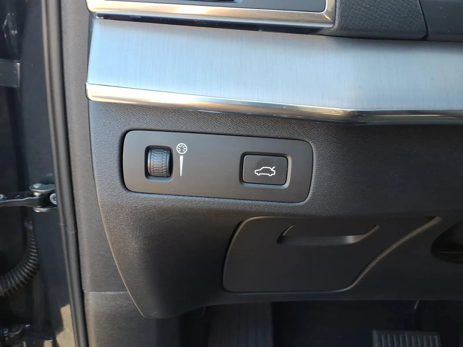 Used 2022 Volvo XC90 T5 Momentum w/ Climate Package image 29