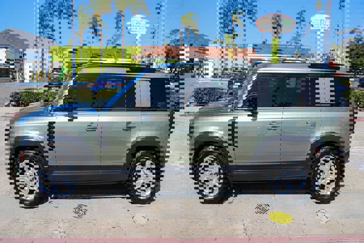 Used 2021 Land Rover Defender 110 SE image 2