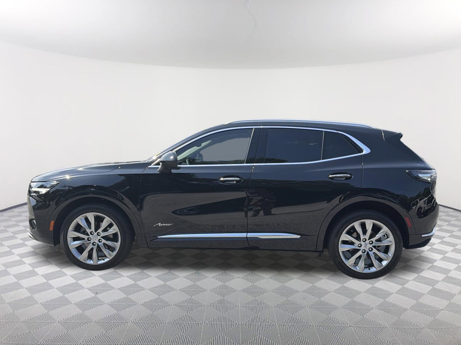 Used 2023 Buick Envision Avenir FWD image 2
