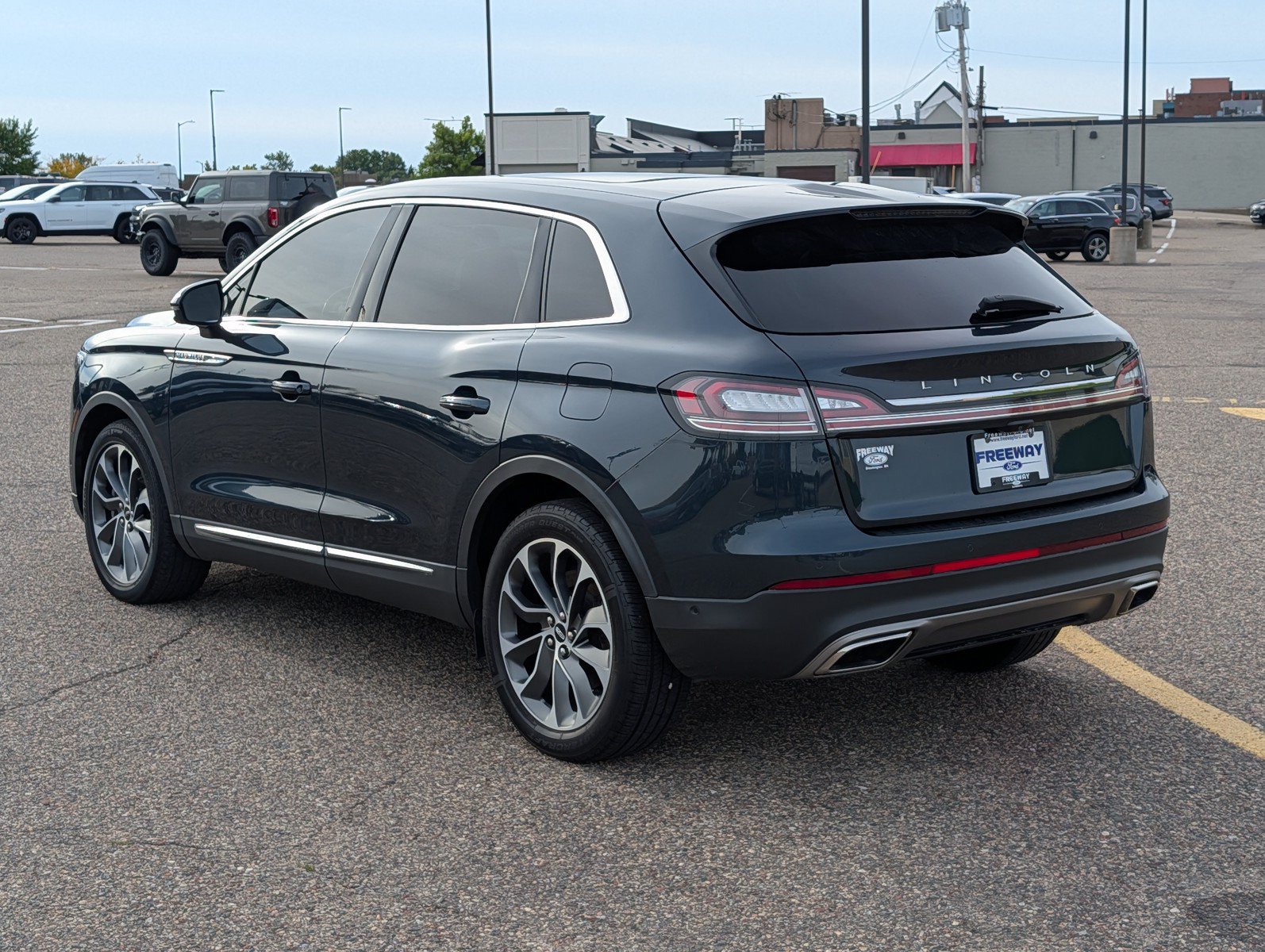 Used 2023 Lincoln Nautilus Reserve w/ Equipment Group 201A AWD/4WD image 3