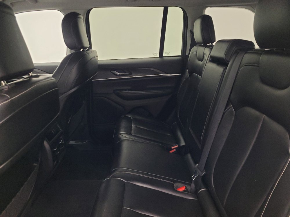 Used 2023 Jeep Grand Cherokee Limited RWD image 18