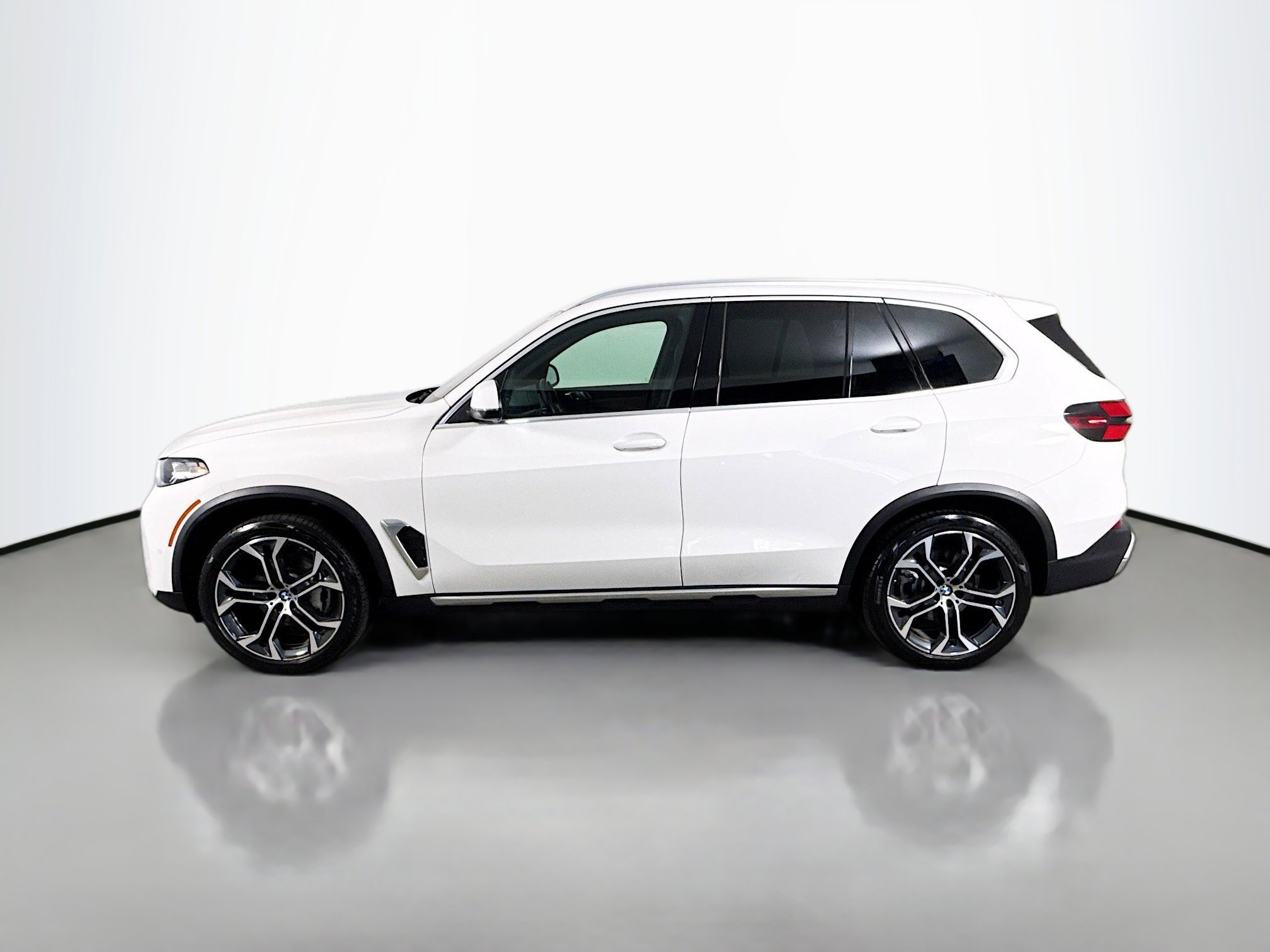 Used 2024 BMW X5 sDrive40i image 6