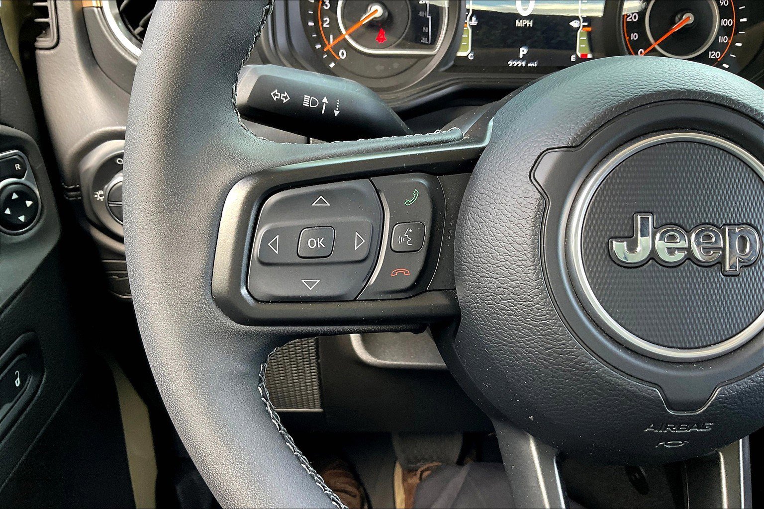 Certified 2025 Jeep Gladiator Sport image 15