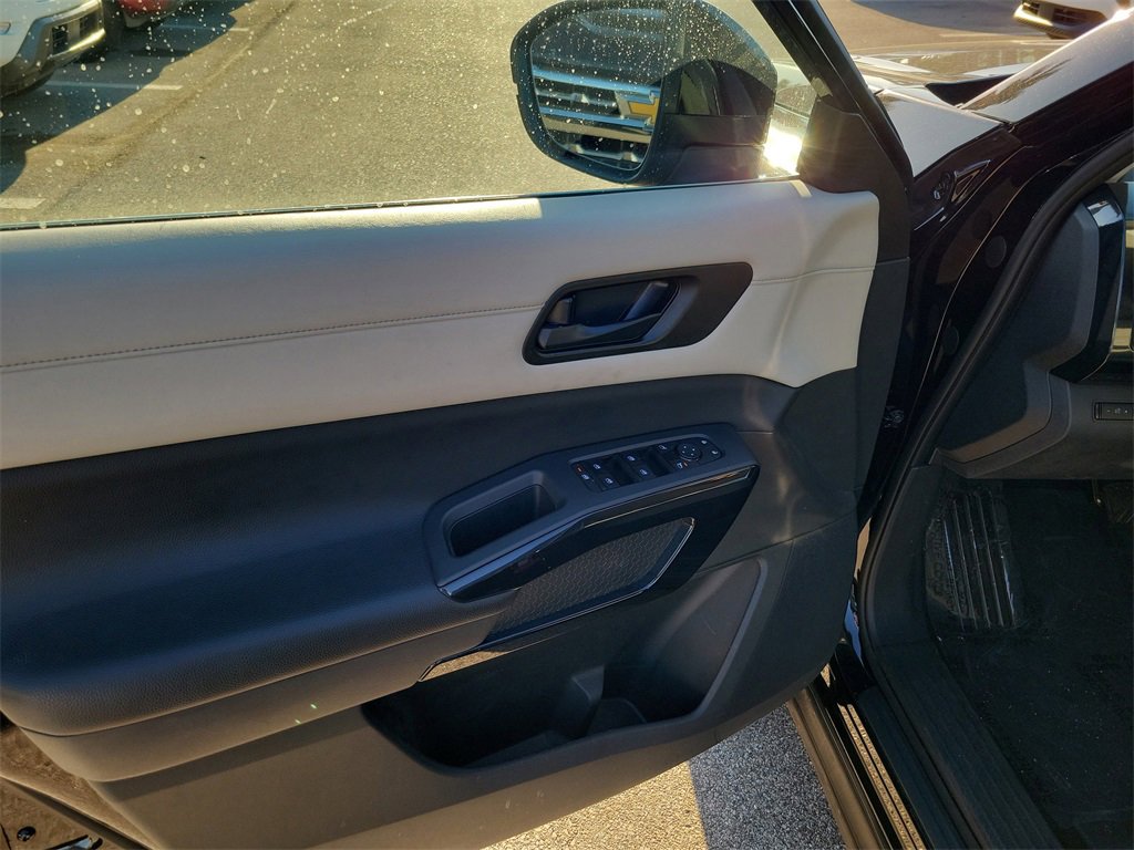 Used 2023 Nissan Pathfinder SV image 22