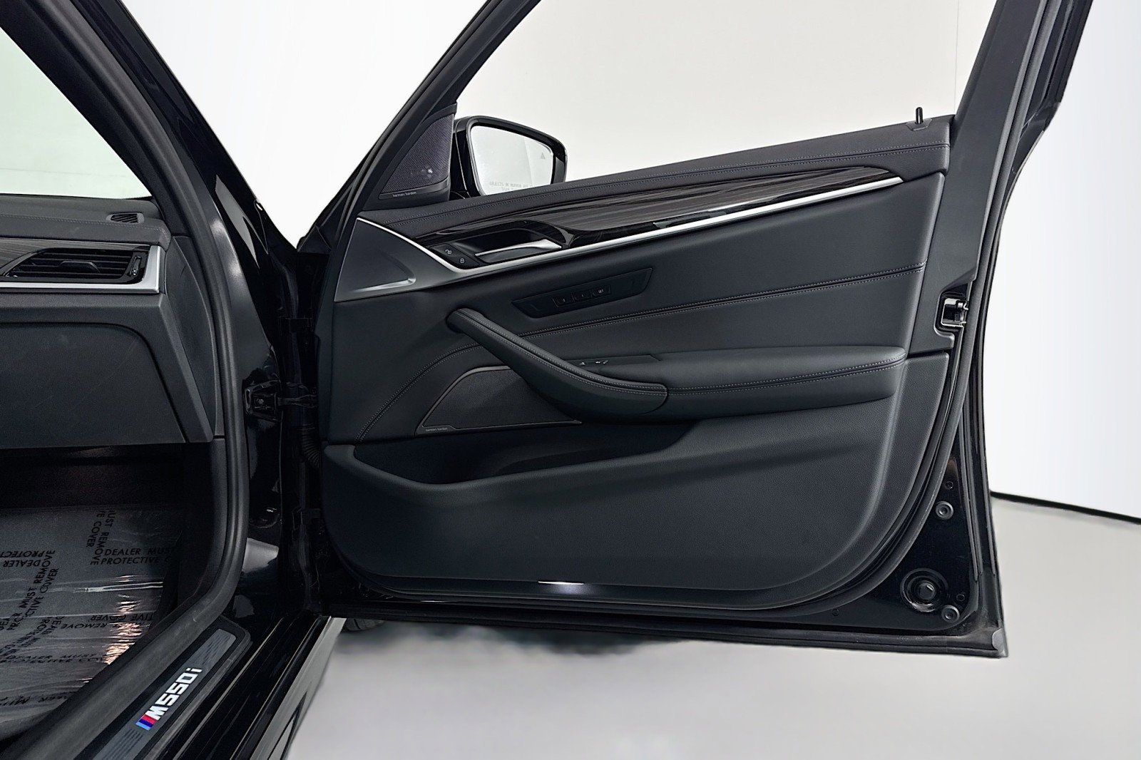 Used 2023 BMW M550i xDrive image 24
