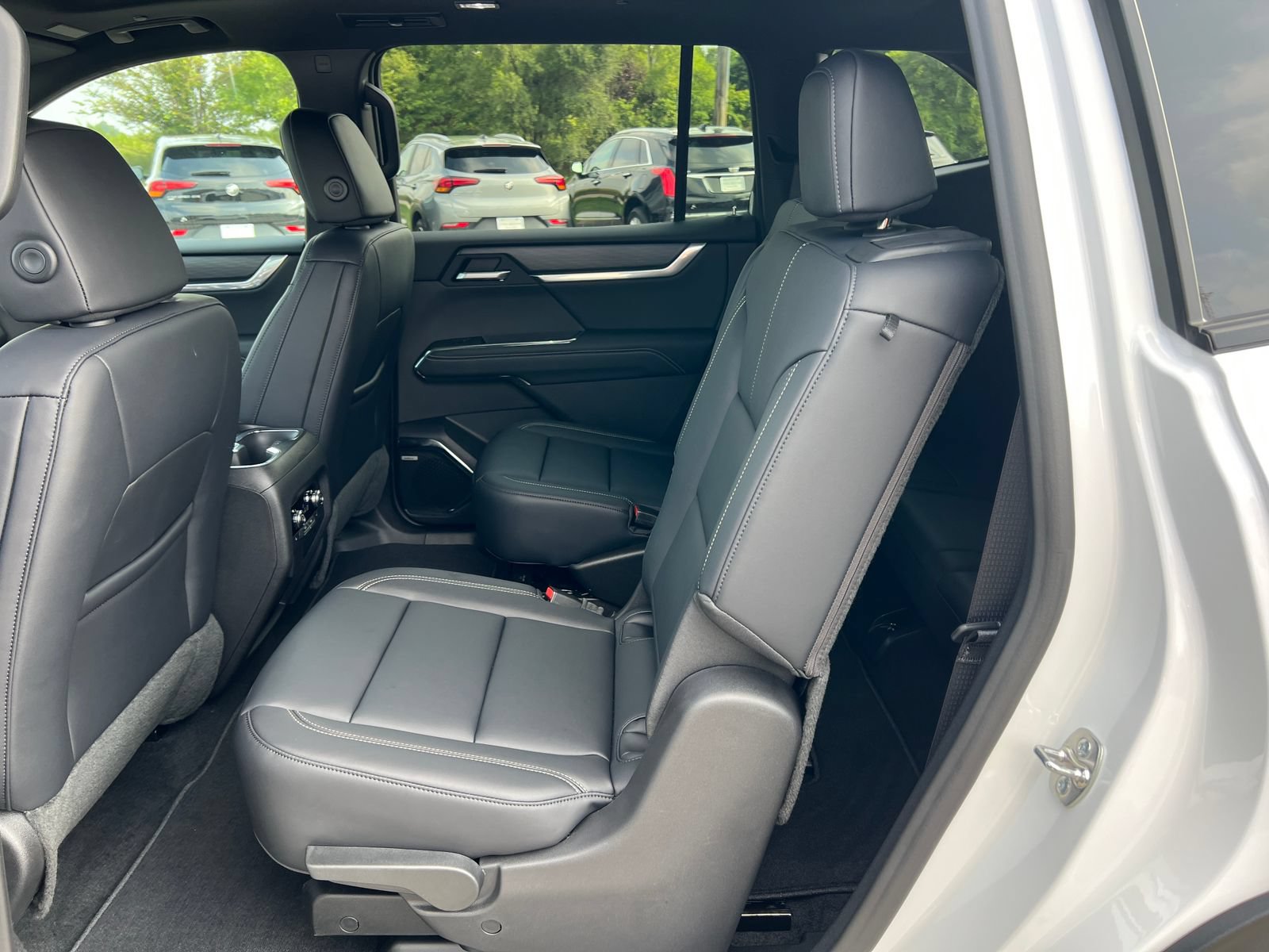 New 2027 GMC Acadia Elevation w/ Black Edition AWD/4WD image 5