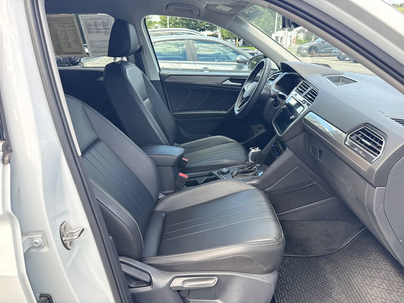 Certified 2024 Volkswagen Tiguan SE AWD/4WD image 40