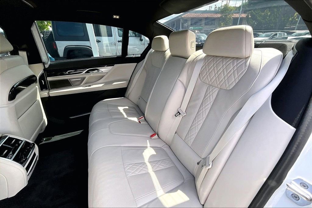 Used 2022 BMW 750i xDrive w/ Executive Package AWD/4WD image 15
