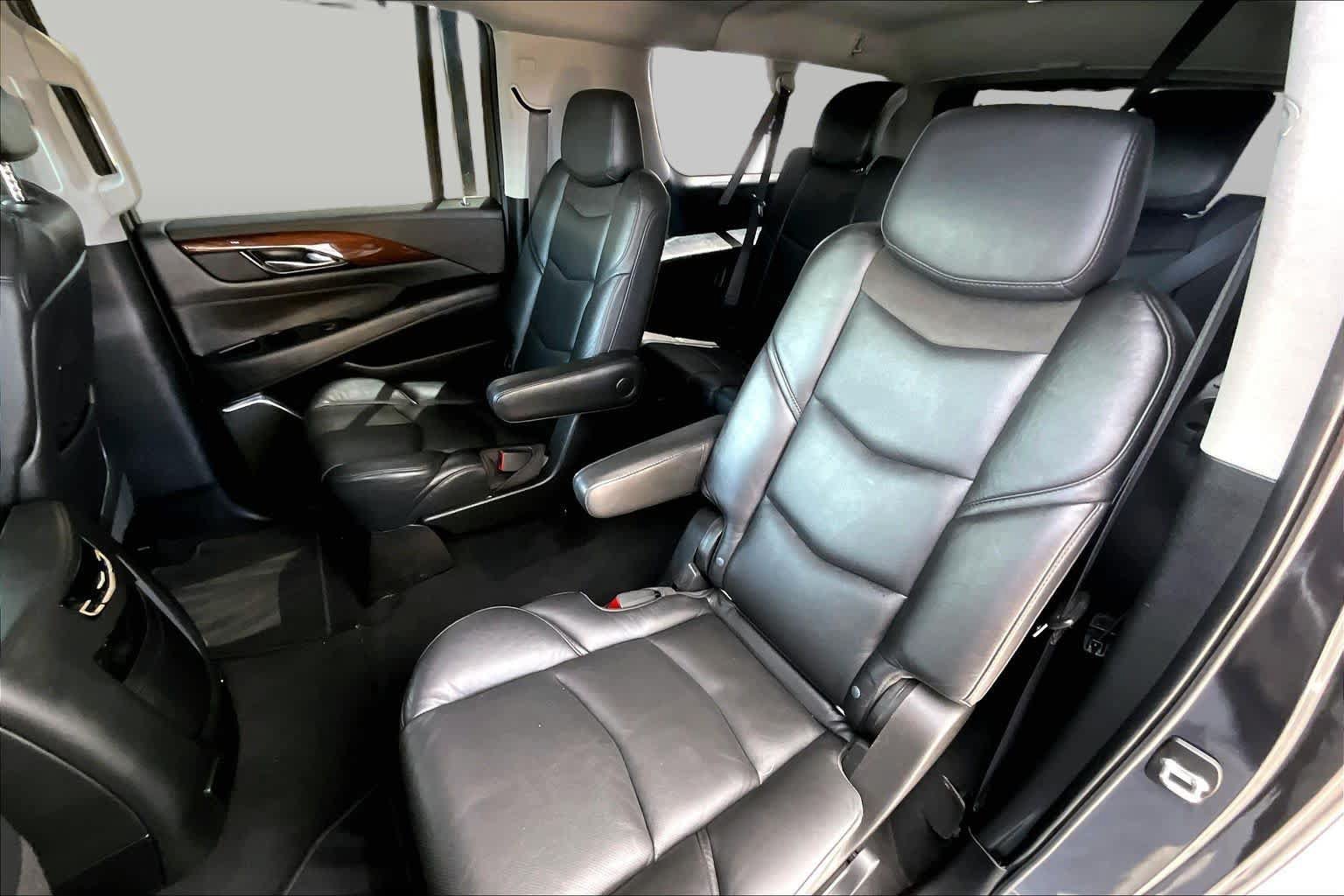 Used 2019 Cadillac Escalade ESV Luxury AWD/4WD image 21