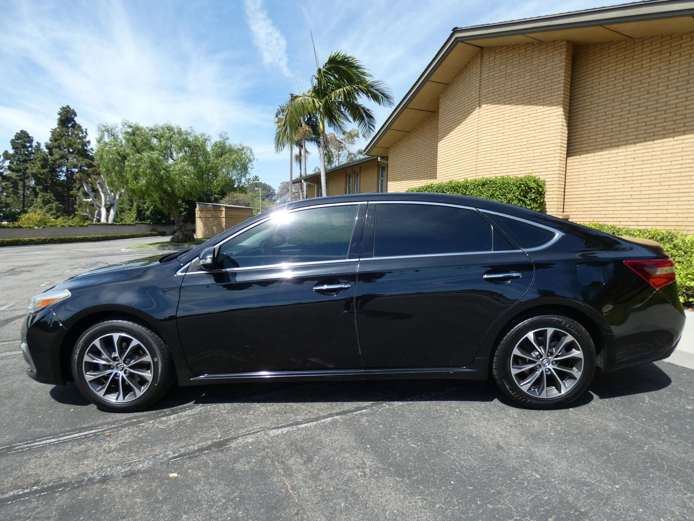 Used 2018 Toyota Avalon XLE image 15