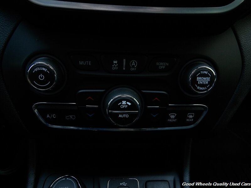 Used 2019 Jeep Cherokee Limited AWD/4WD image 30