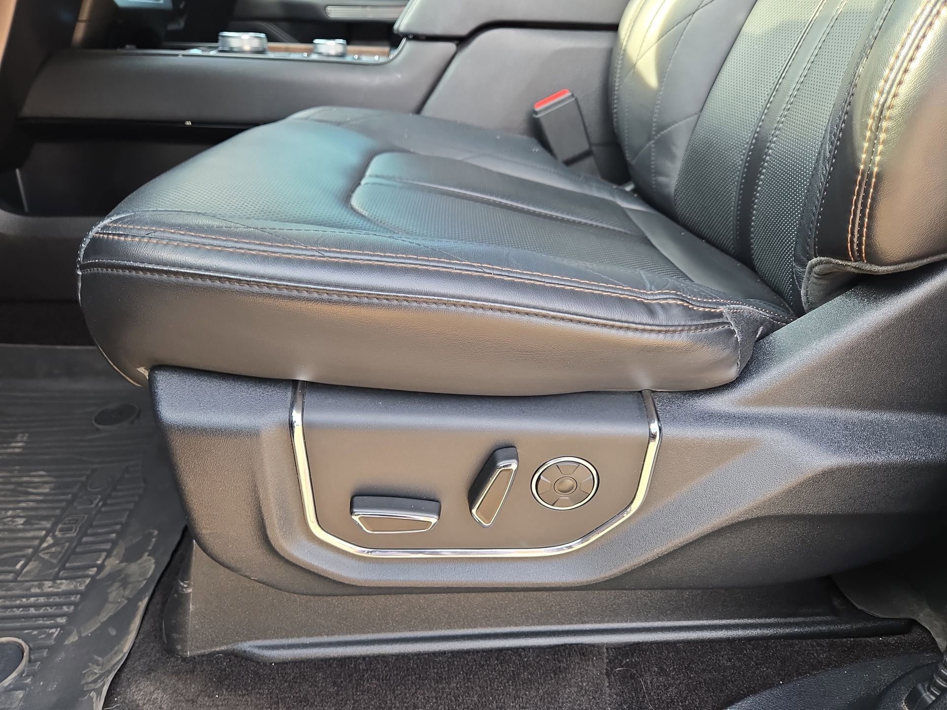 Used 2020 Ford Expedition Max Platinum AWD/4WD image 17