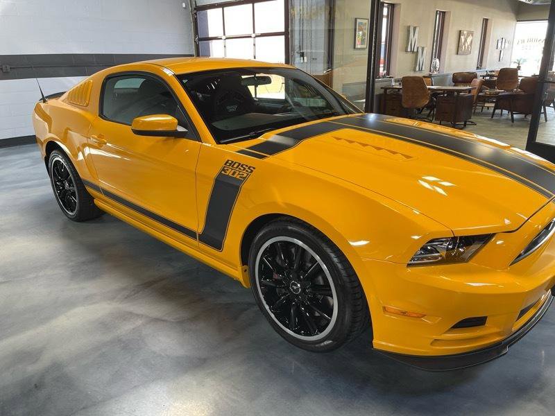 Used 2013 Ford Mustang Boss 302 w/ Boss 302 Accessory Pkg RWD image 8