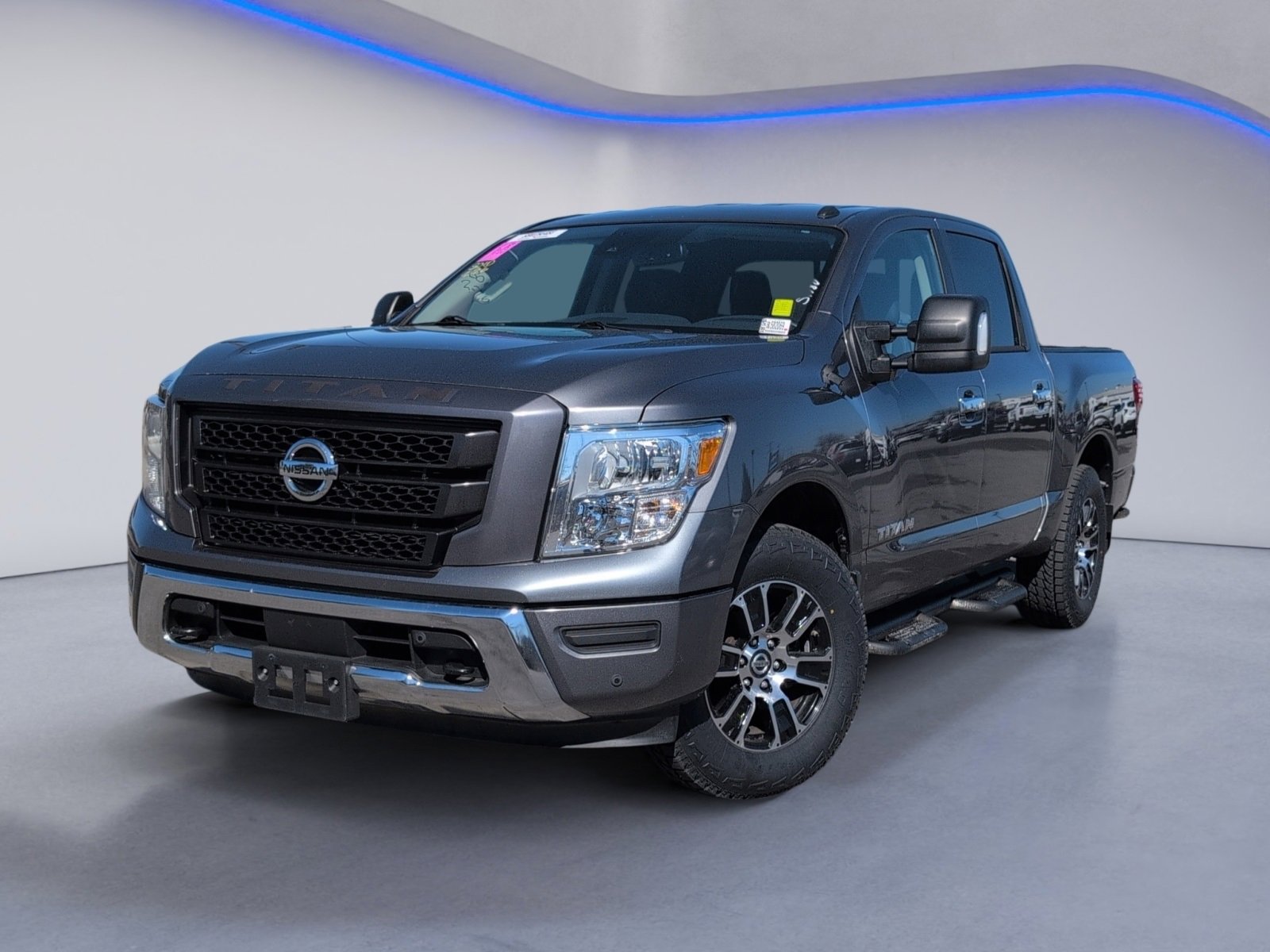 Used 2021 Nissan Titan SV w/ SV Convenience Package image 2