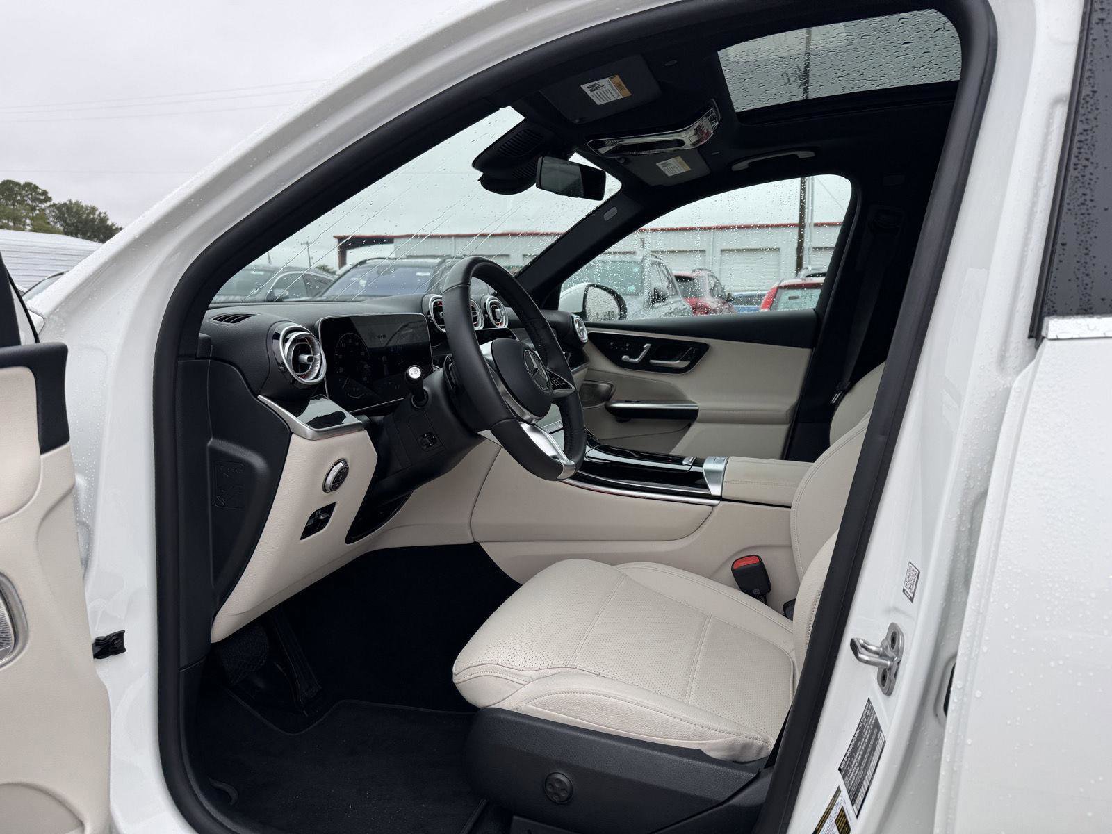 Certified 2025 Mercedes-Benz GLC 300 image 5