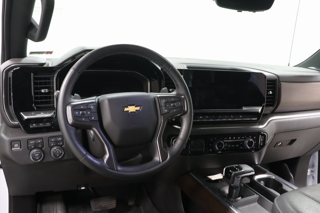 Used 2025 Chevrolet Silverado 1500 High Country w/ Technology Package image 8