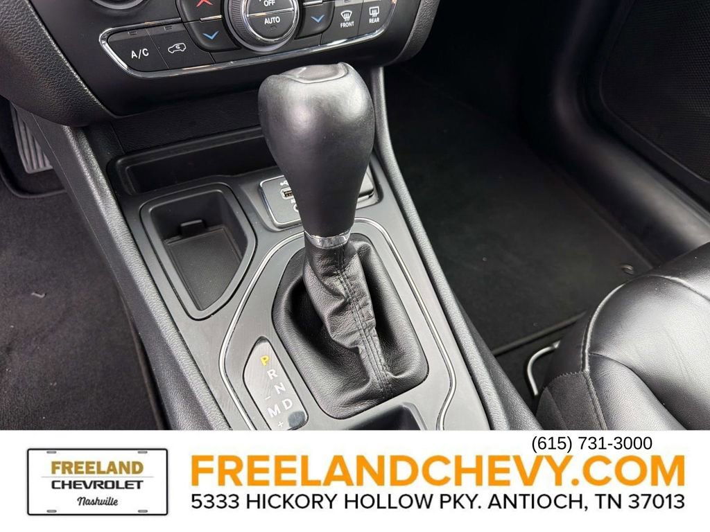 Used 2019 Jeep Cherokee Latitude Plus w/ Comfort/Convenience Group FWD image 31