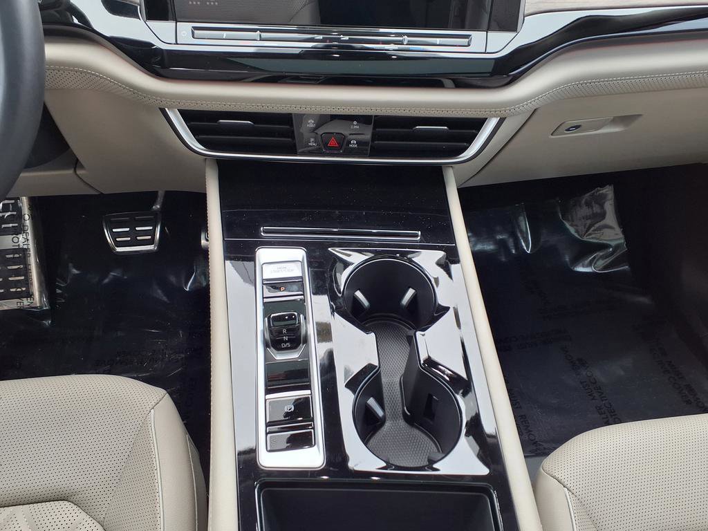 Used 2024 Volkswagen Atlas SEL Premium R-Line image 27