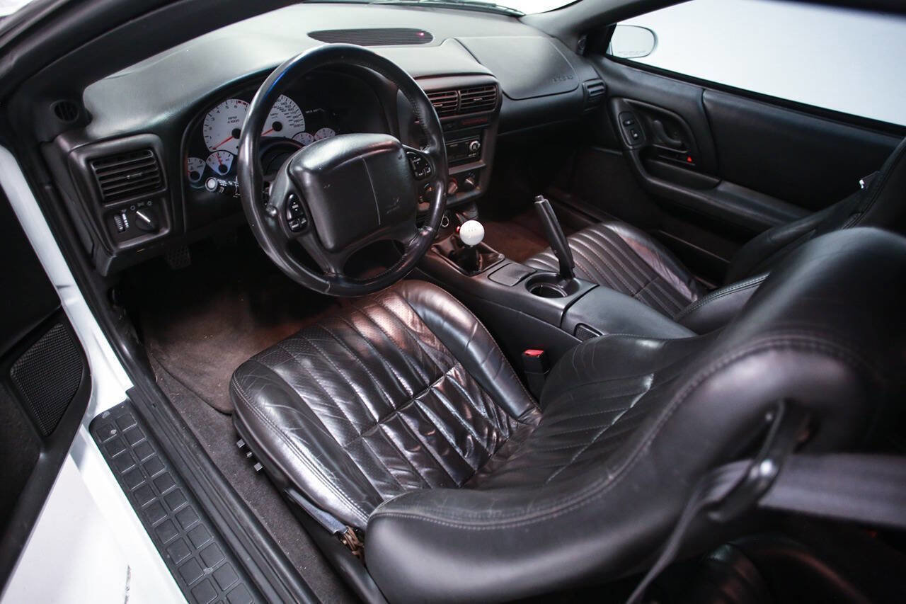 Used 2000 Chevrolet Camaro Z28 w/ SS Performance/Appearance Pkg RWD image 15