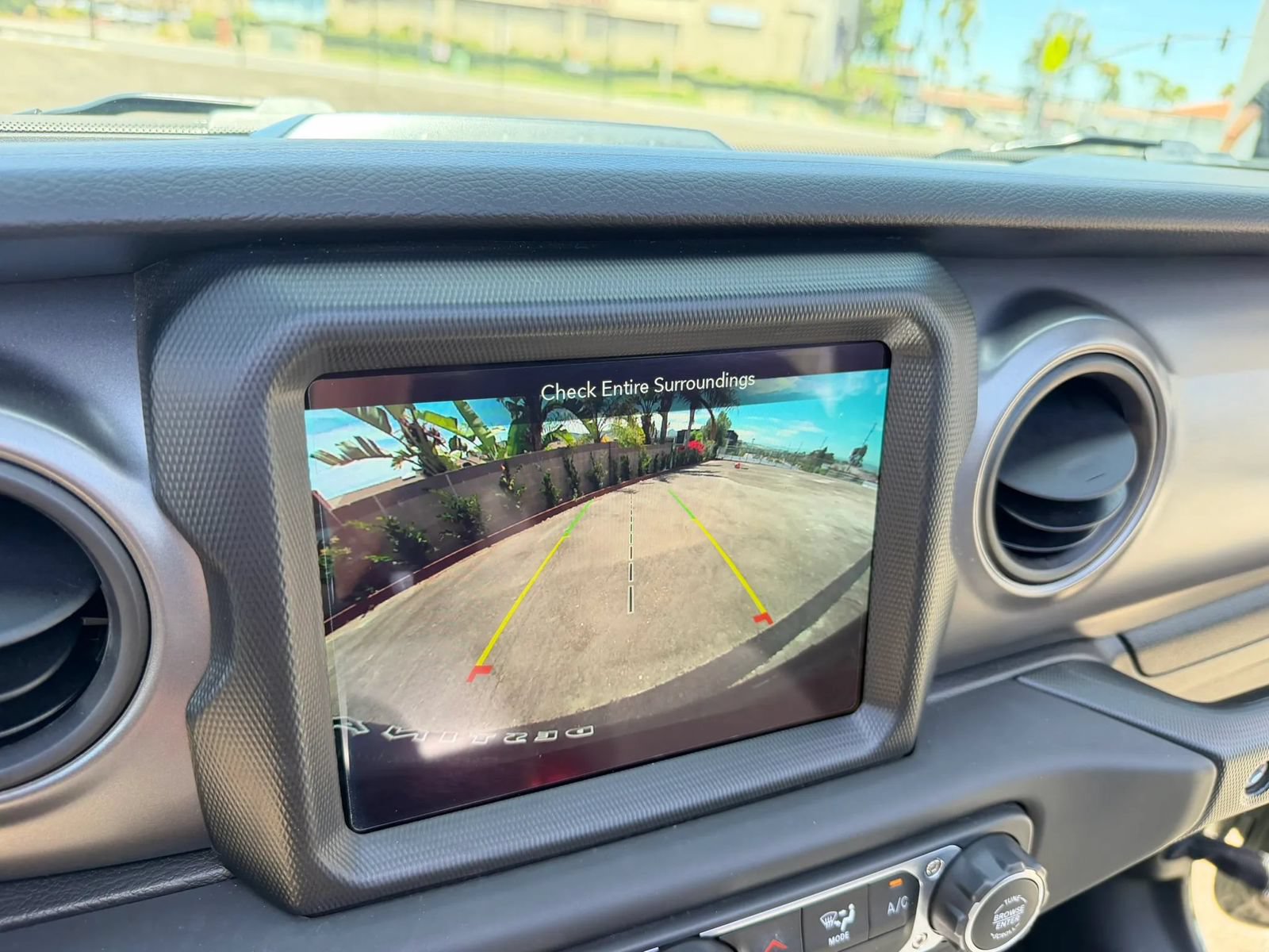 Used 2023 Jeep Wrangler Unlimited w/ Sun & Screen Package AWD/4WD image 15