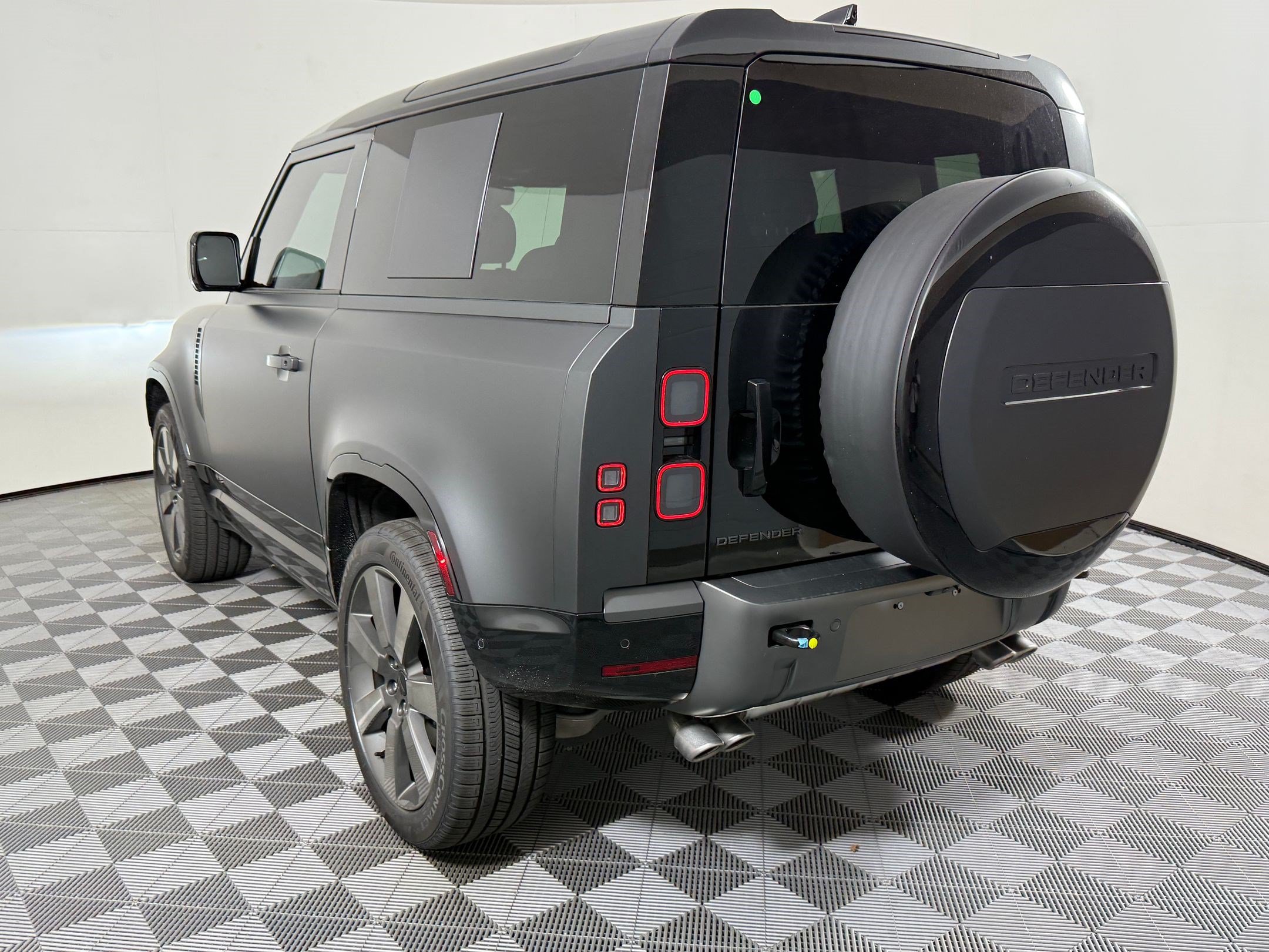New 2026 Land Rover Defender 90 V8 AWD/4WD image 3