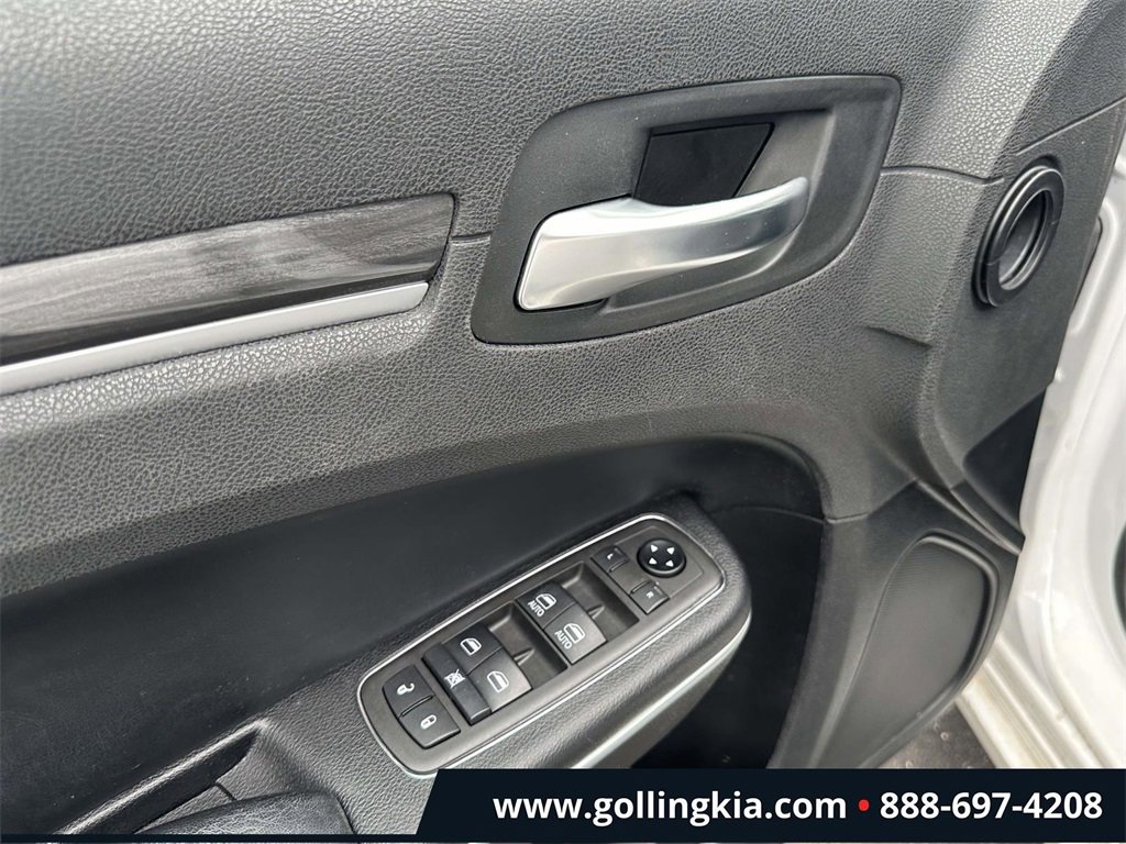 Used 2021 Chrysler 300 Touring L image 15