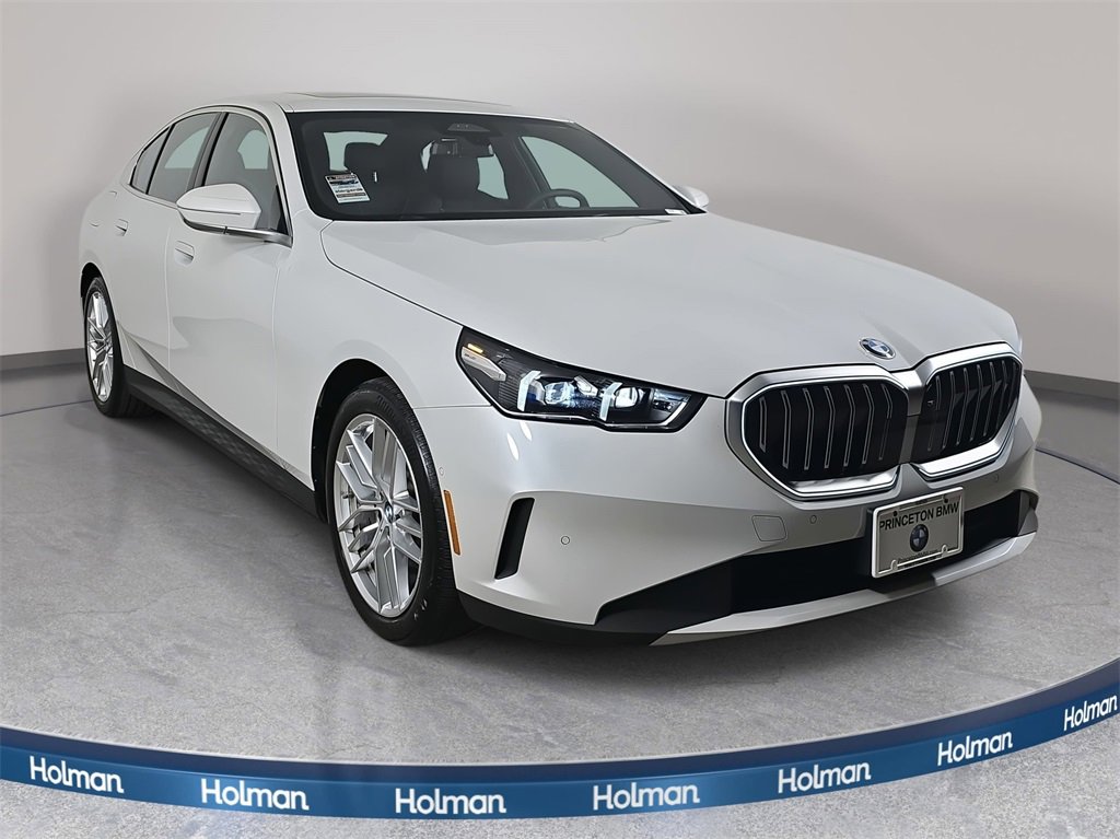 Used 2025 BMW 530i xDrive w/ Premium Package image 4