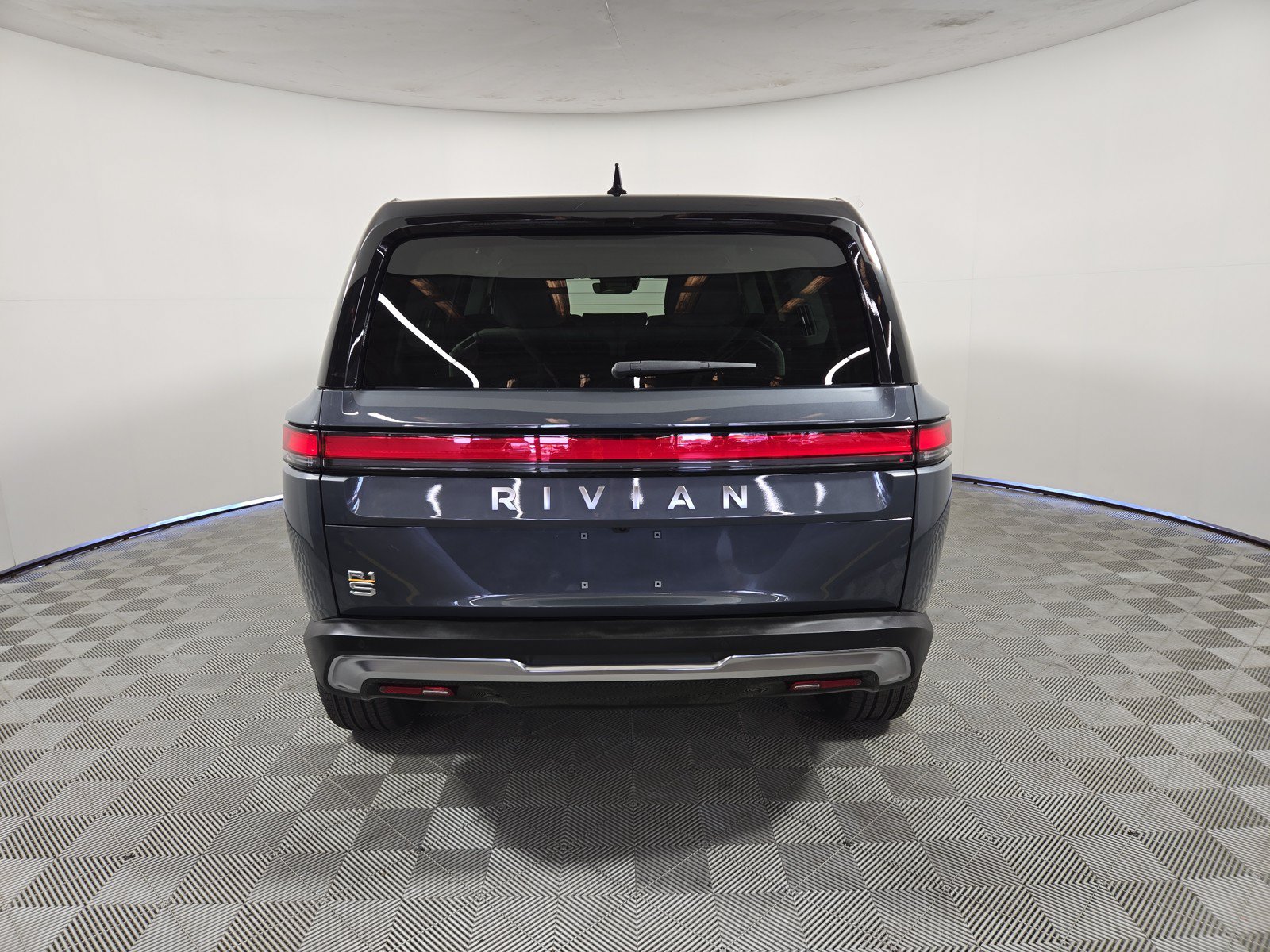 Used 2024 Rivian R1S Adventure AWD/4WD image 4
