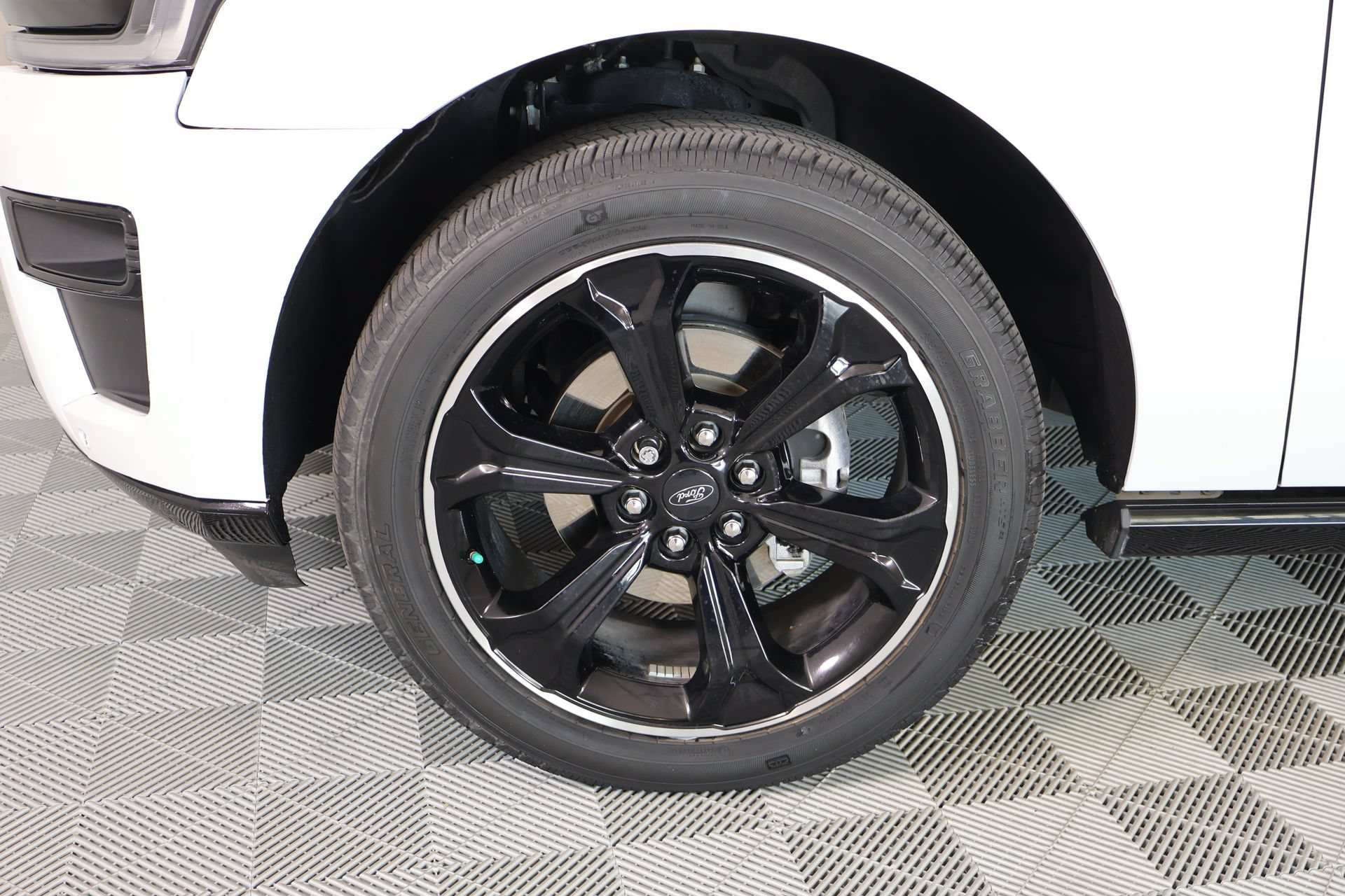 Used 2023 Ford Expedition Limited AWD/4WD image 19