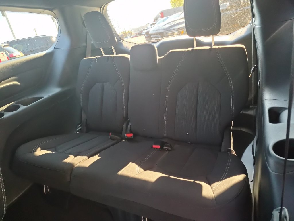 Used 2018 Chrysler Pacifica Touring Plus w/ S Appearance Package FWD image 30