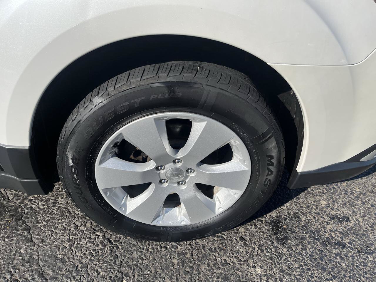 Used 2012 Subaru Outback 2.5i Premium w/ All-Weather Pkg AWD/4WD image 12