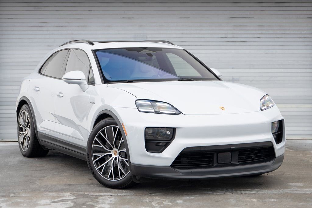 Certified 2025 Porsche Macan Electric RWD image 10