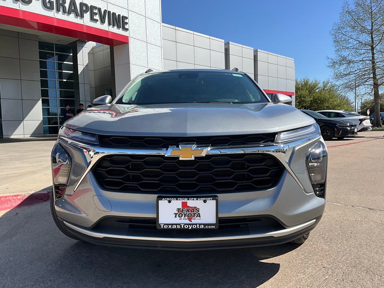 Used 2025 Chevrolet Trax LT image 3