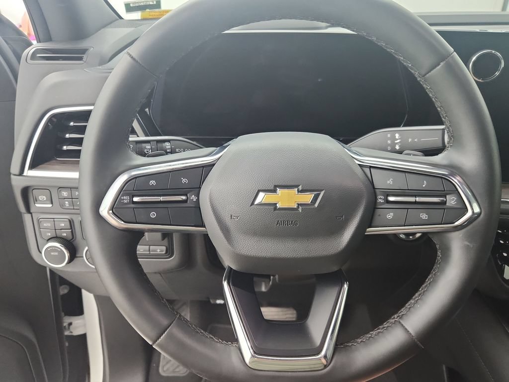 Used 2025 Chevrolet Suburban LT w/ Comfort Package AWD/4WD image 24