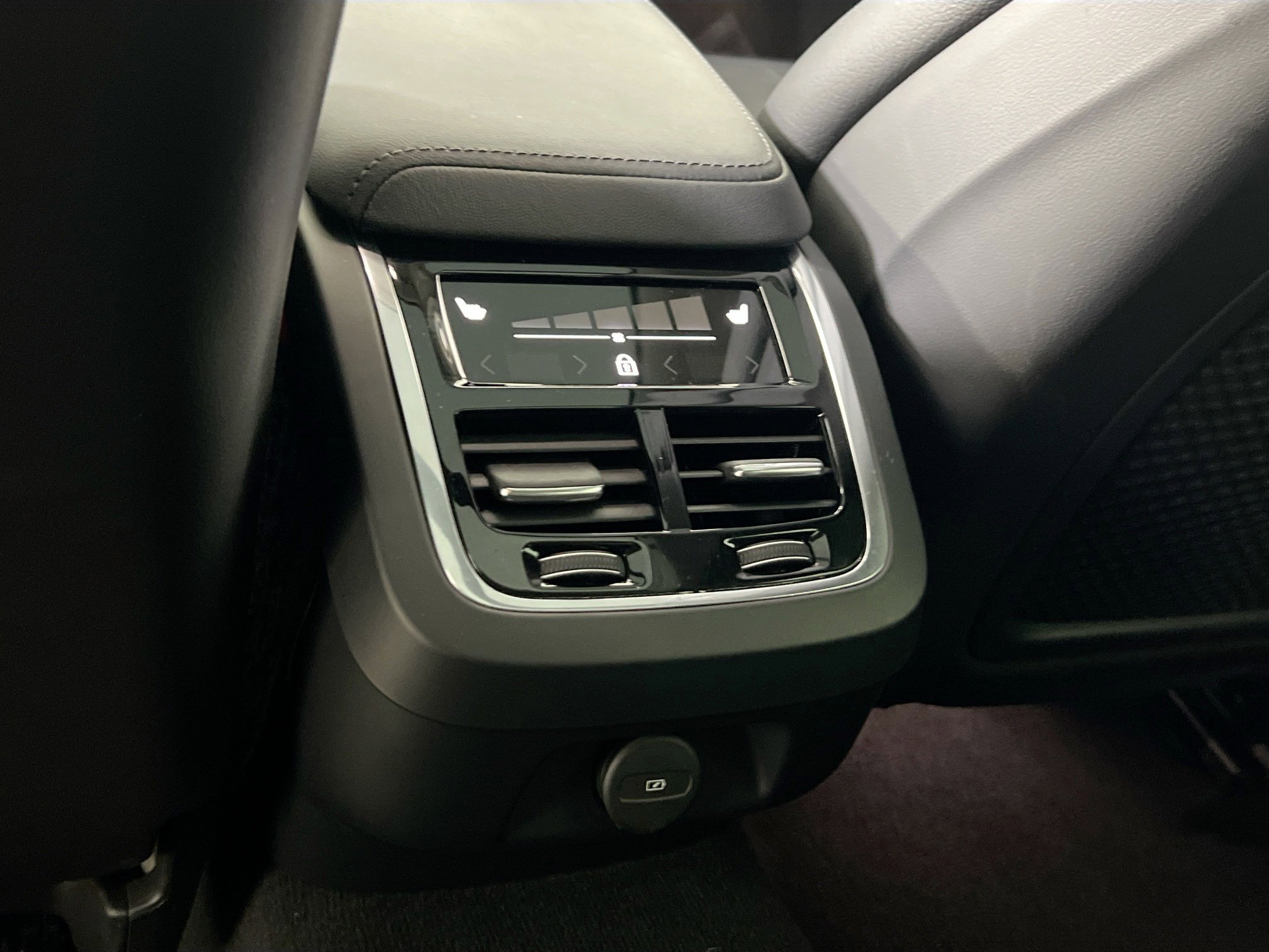 Used 2023 Volvo S60 B5 Ultimate w/ Climate Package image 27