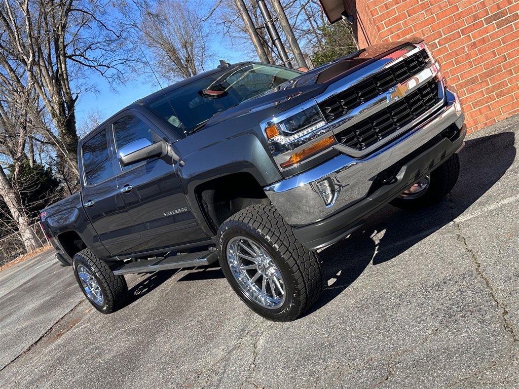 Used 2018 Chevrolet Silverado 1500 LT w/ All Star Edition image 24