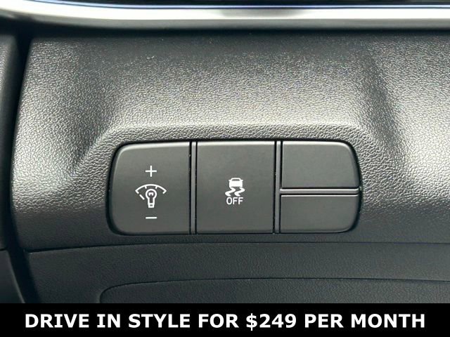 Used 2025 Hyundai Elantra SEL image 21