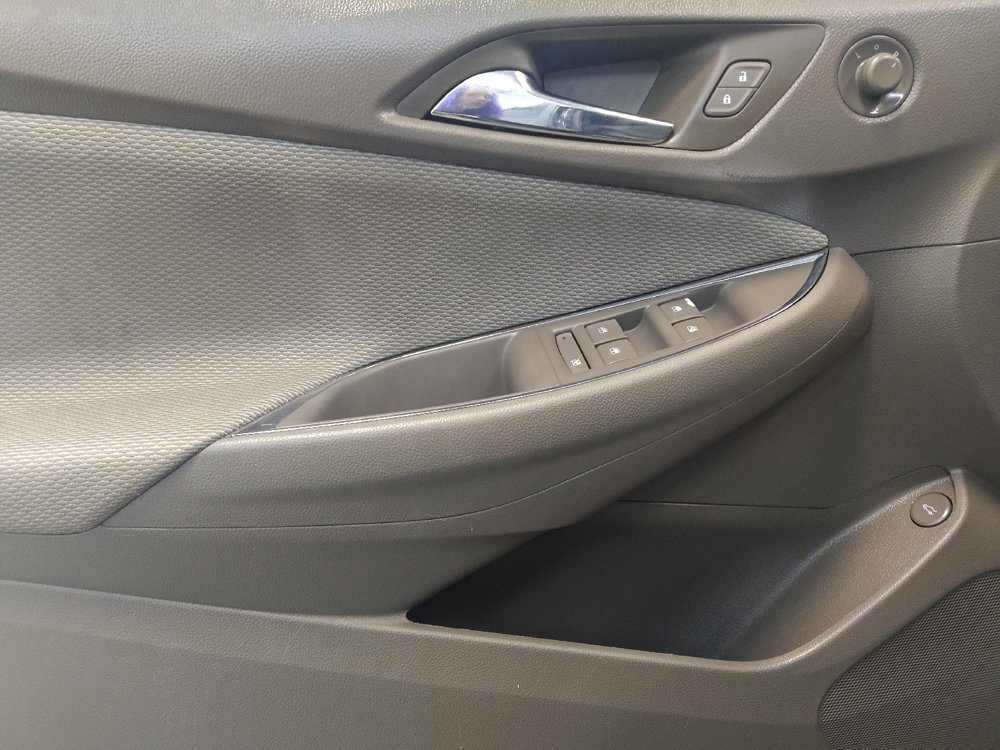 Used 2017 Chevrolet Cruze LT w/ Convenience Package image 27