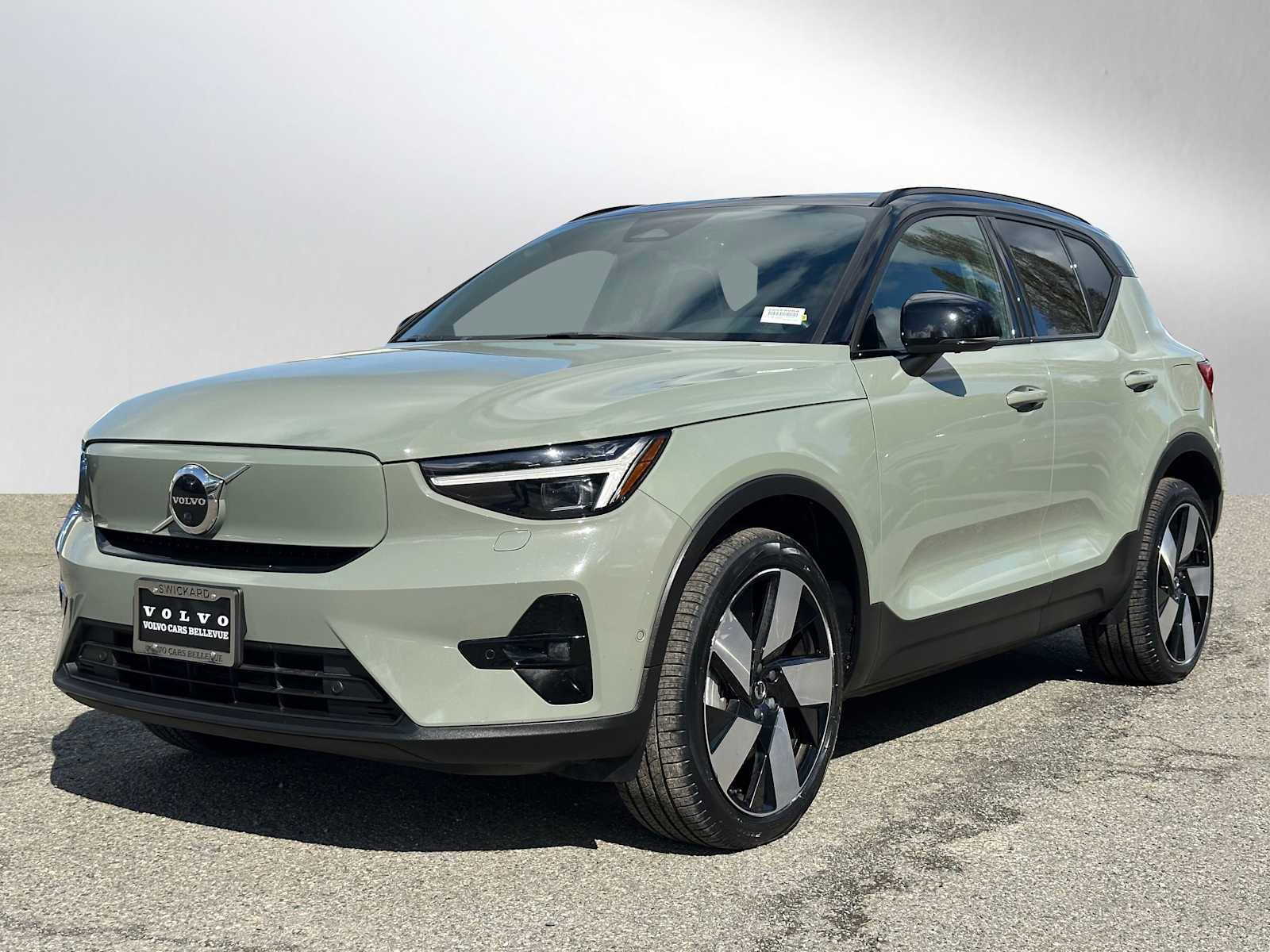Certified 2023 Volvo XC40 Recharge Ultimate w/ Protection Package Premier AWD/4WD image 8
