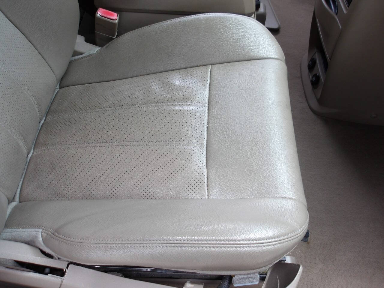 Used 2014 Chrysler Town & Country Touring-L w/ Trailer Tow Group FWD image 19