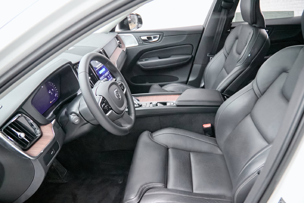 Certified 2023 Volvo XC60 B6 Ultimate w/ Climate Package AWD/4WD image 21