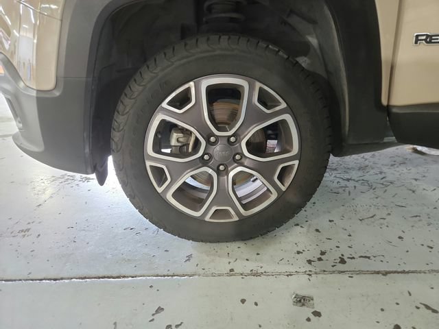 Used 2016 Jeep Renegade Limited w/ Safety & Security Group AWD/4WD image 27